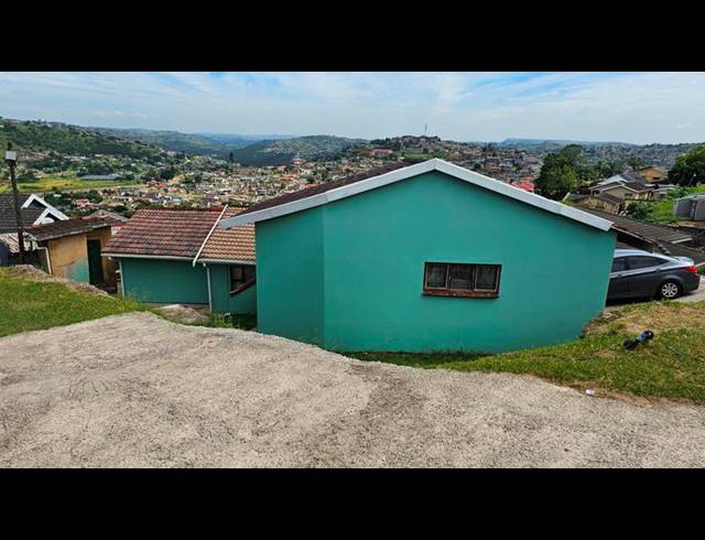 5 BEDROOM HOUSE FOR SALE IN UMLAZI BB